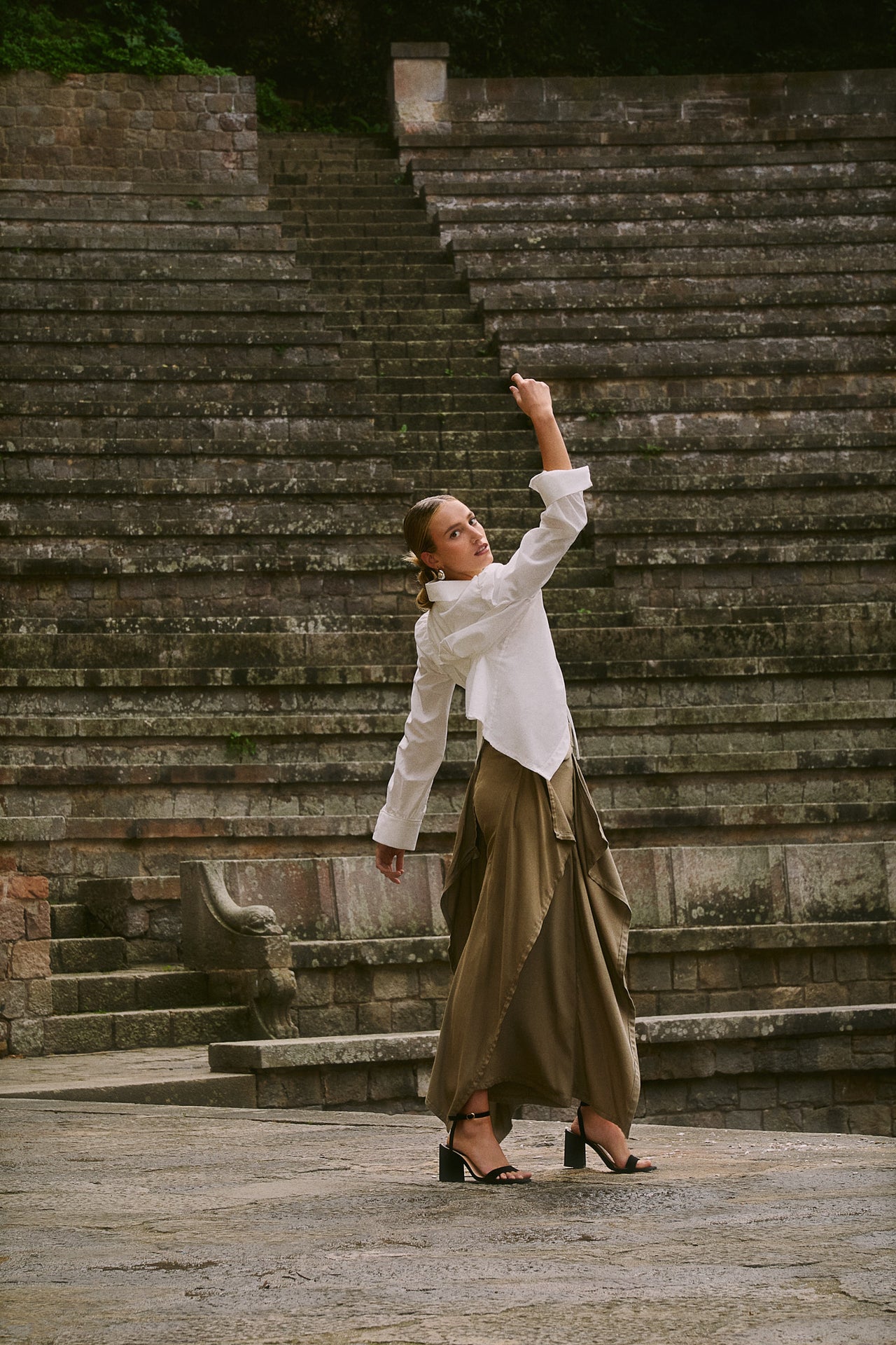 #015 - Wide-Leg Trousers With Ruffles