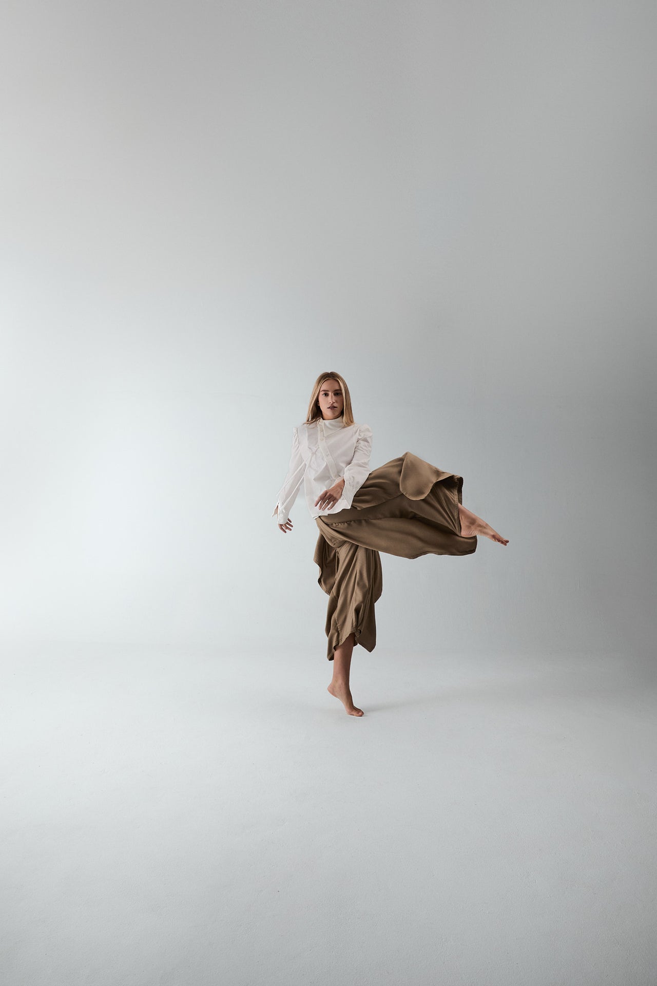 #015 - Wide-Leg Trousers With Ruffles